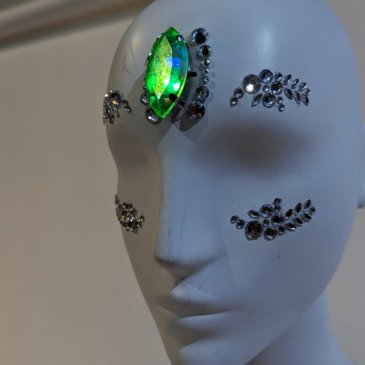 Gemmes de bijoux de visage LED en strass