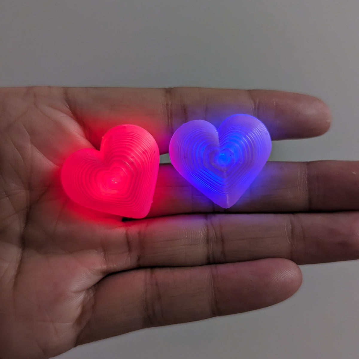 Brincos de coração de LED