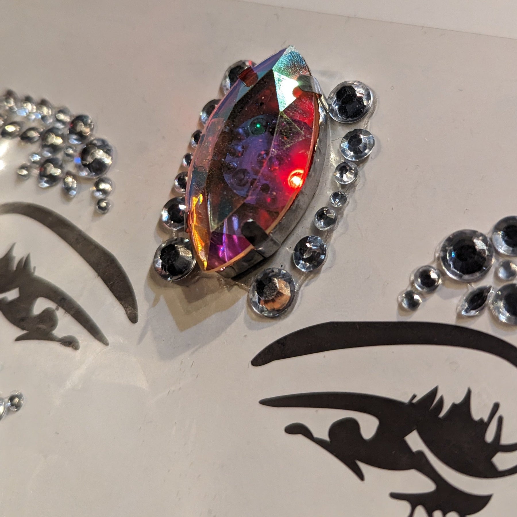 VENTA DE MUESTRA - Gemas de diamantes de imitación de joyería facial LED (se envía con entrega en marzo) - VENTA FINAL