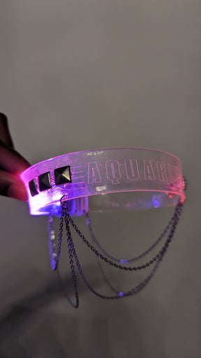 VENTE D'ÉCHANTILLON - Tour de cou LED Aquarius avec clous - VENTE FINALE