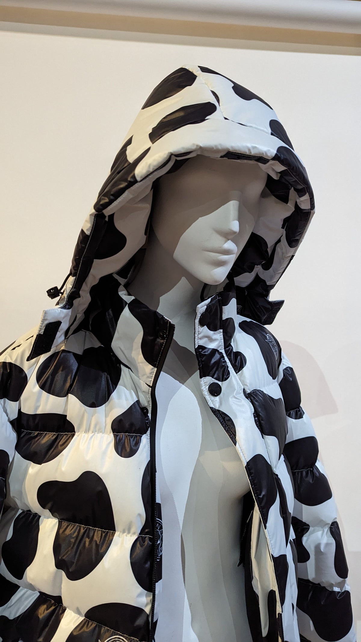 VENTE D'ÉCHANTILLON - Veste matelassée à imprimé vache avec logo (moyen) - VENTE FINALE
